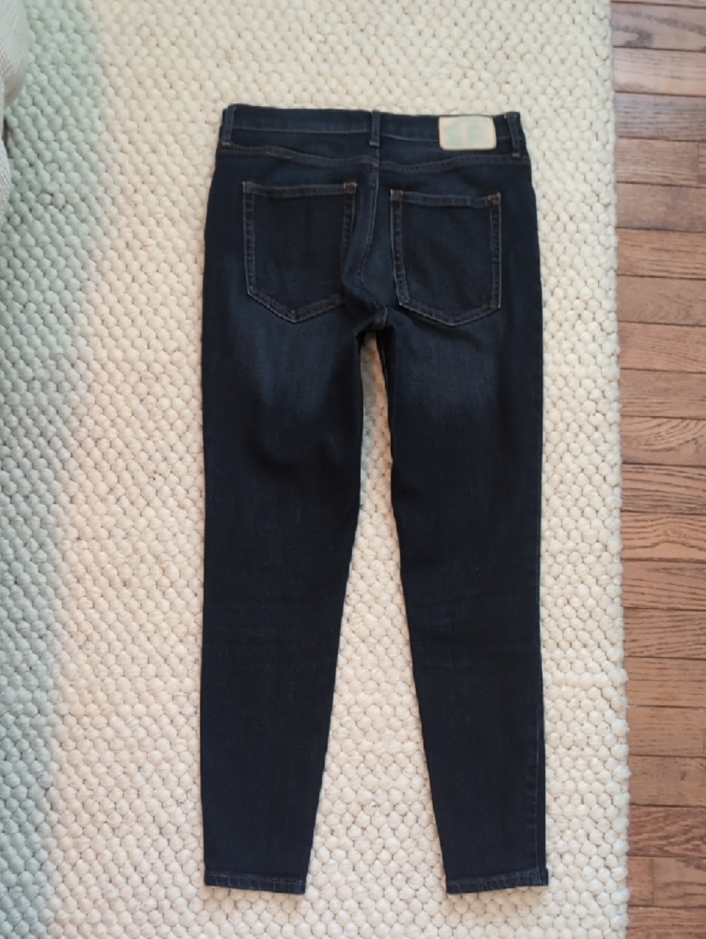 Everlane Women's Skinny Ankle Jeans in Dark Indigo - Picture 3 of 3